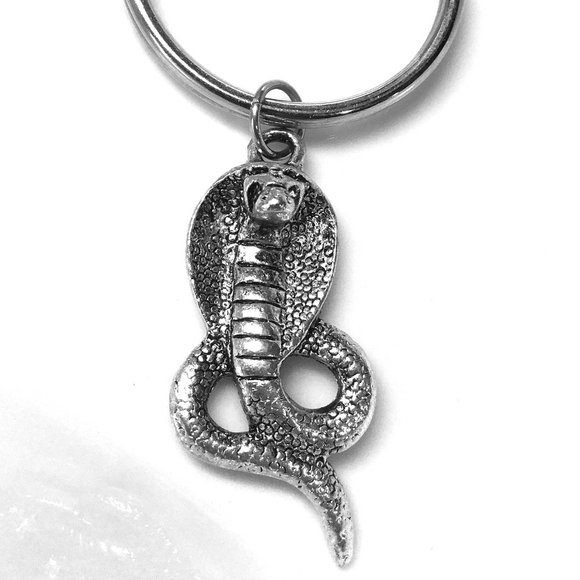 Miniature Cobra Snake Pet Charm Gift Keyring Keychain - Picture 1 of 4